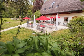 BBQ/picnic Area - Youth Hostel Delémont (Delemont)