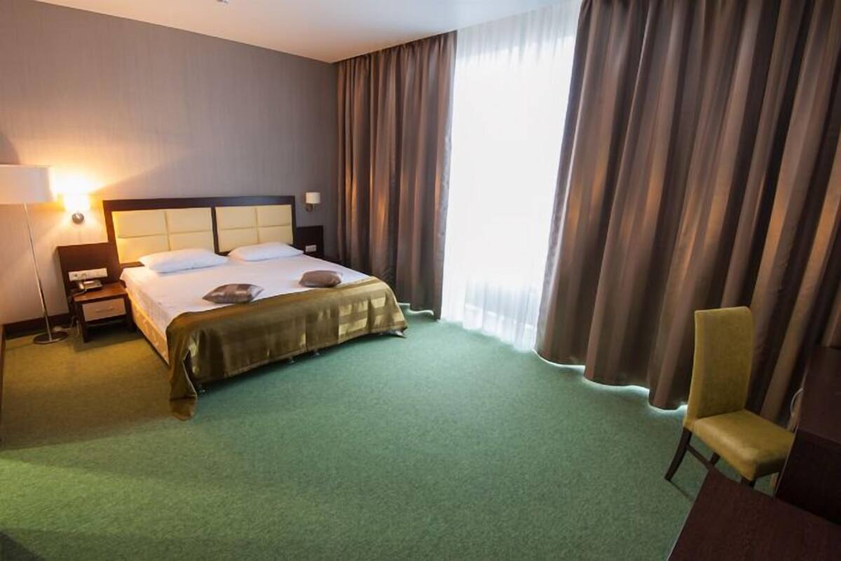 In-room safe, desk, soundproofing, iron/ironing board