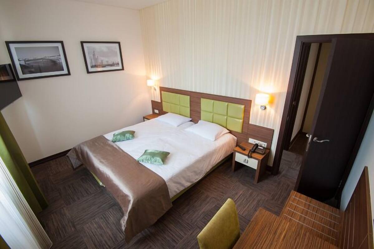 In-room safe, desk, soundproofing, iron/ironing board
