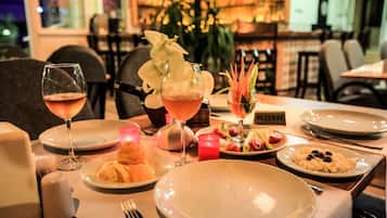 Aamiainen, lounas ja illallinen