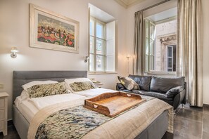 Apartman Zamanja  | Cofres nos quartos, individualmente decorados