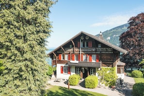 Front of property - Youth Hostel Leissigen (Leissigen)