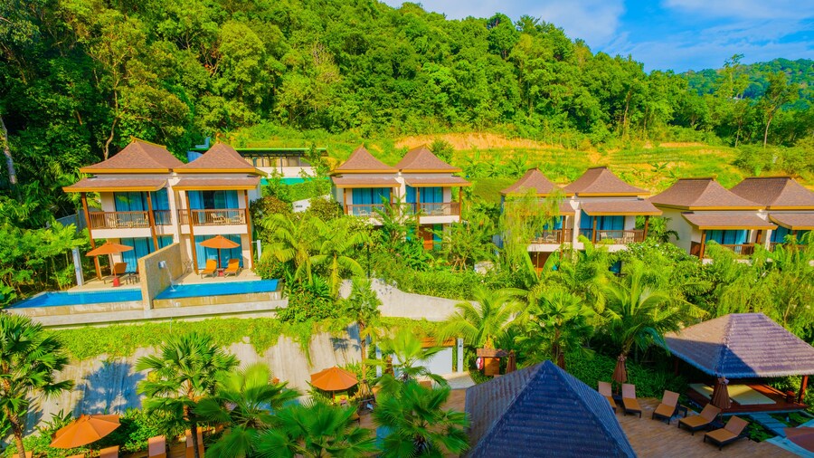 HULA HULA RESORT l truly tropical and fun wellness