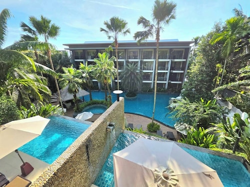 HULA HULA RESORT l truly tropical and fun wellness