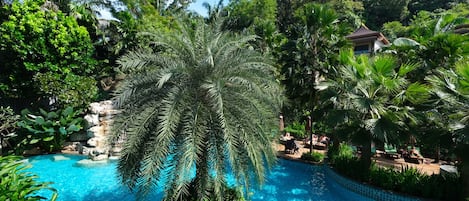 Outdoor pool, pool umbrellas, sun loungers