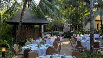 Se sirven desayunos, almuerzos, brunch y cocina tailandesa