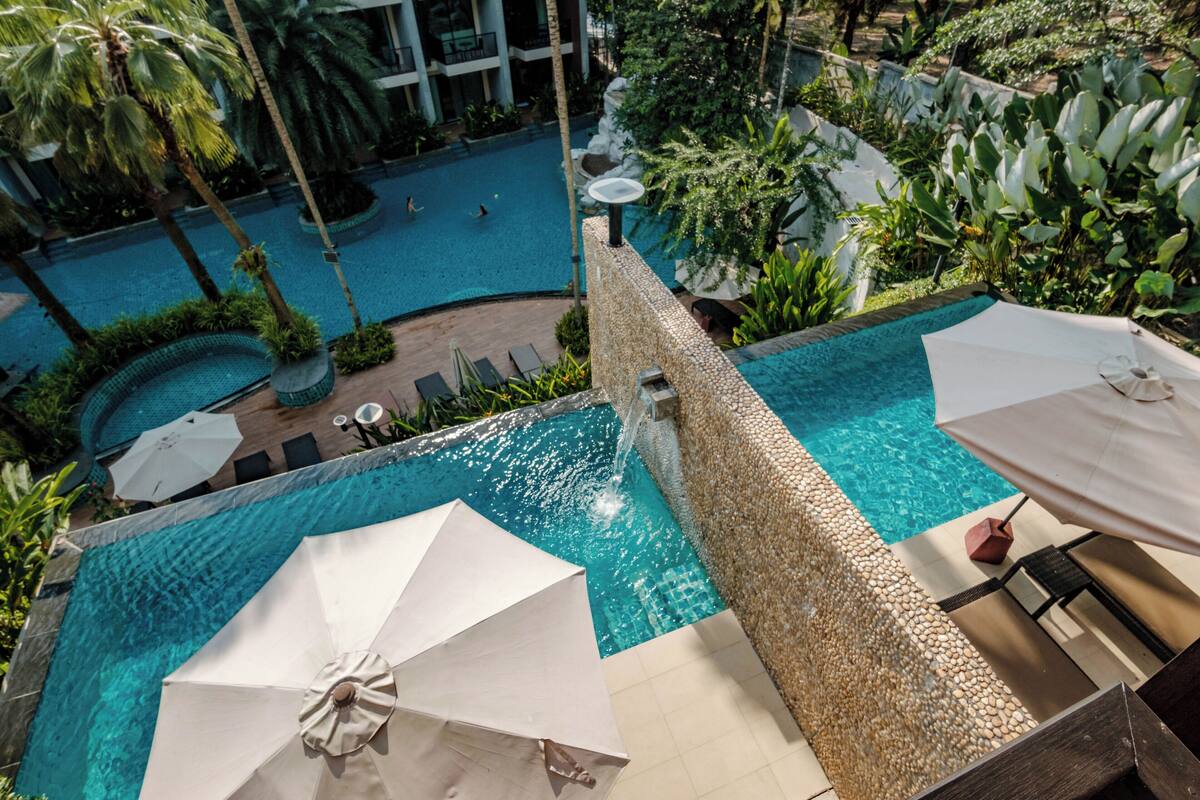 Two-Storey Pool Villa | Bộ trải giường bằng vải cotton Ai Cập, bộ đồ giường cao cấp 