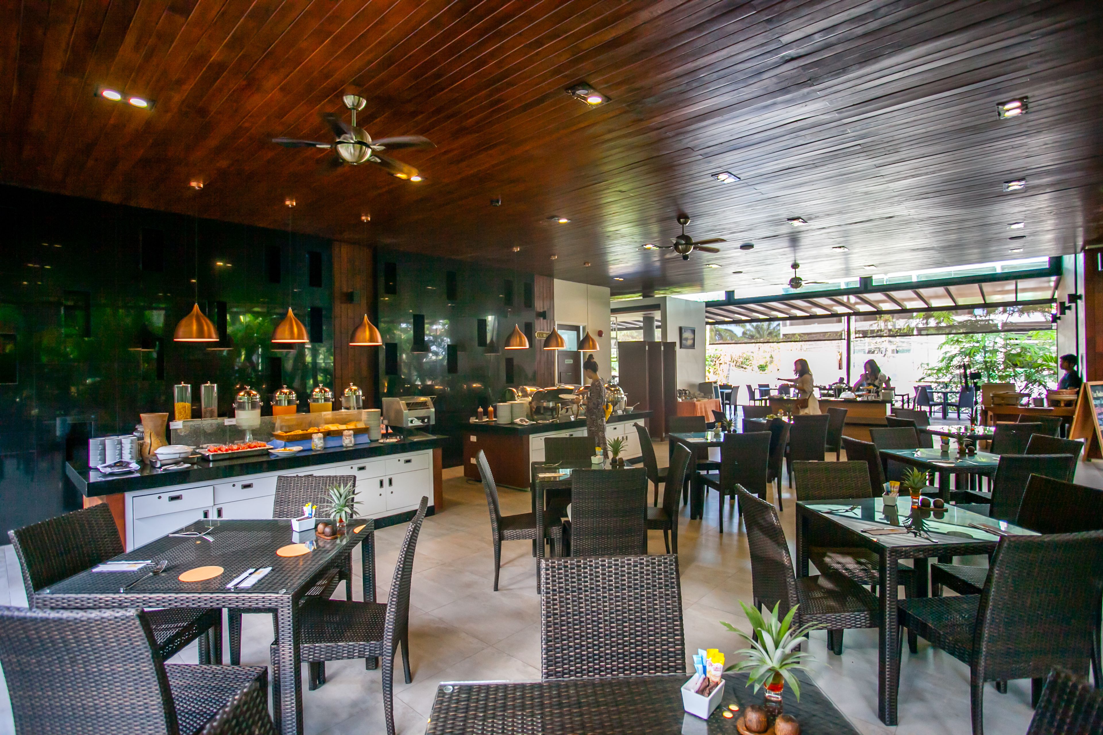 breakfast, lunch, brunch served; thai cuisine