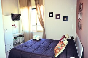 Habitació individual Deluxe, vistes a la ciutat | Roba de llit d'alta qualitat, escriptori i llits addicionals