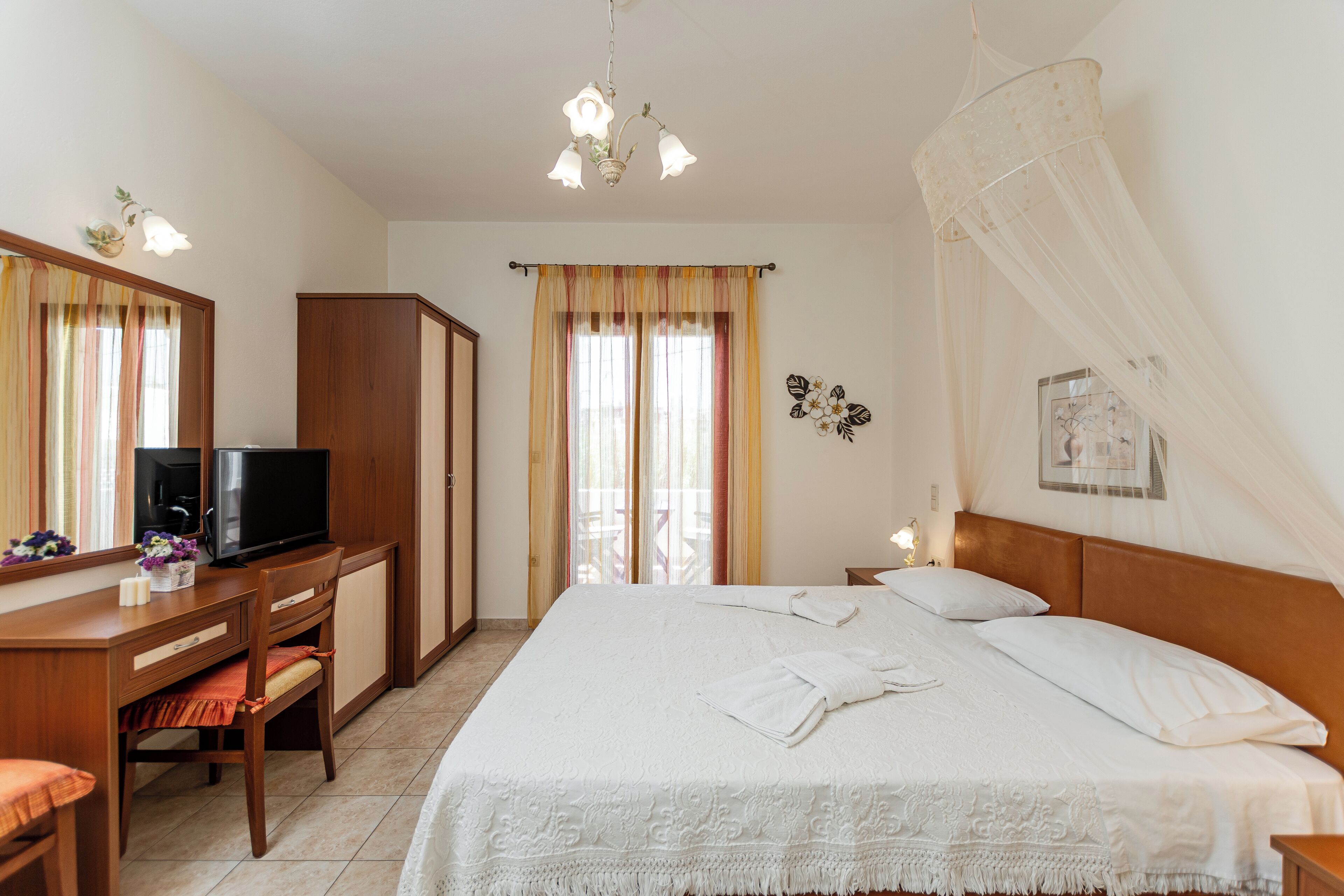 公寓, 阳台, 部分海景 | 客房内保险箱、办公桌、隔音、熨斗/熨板