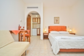 Studio | Safe på rommet, skrivebord, lydisolert og wi-fi (inkludert)