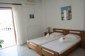Studio, Mountain View | Soundproofing, iron/ironing board, free cots/infant beds, free WiFi