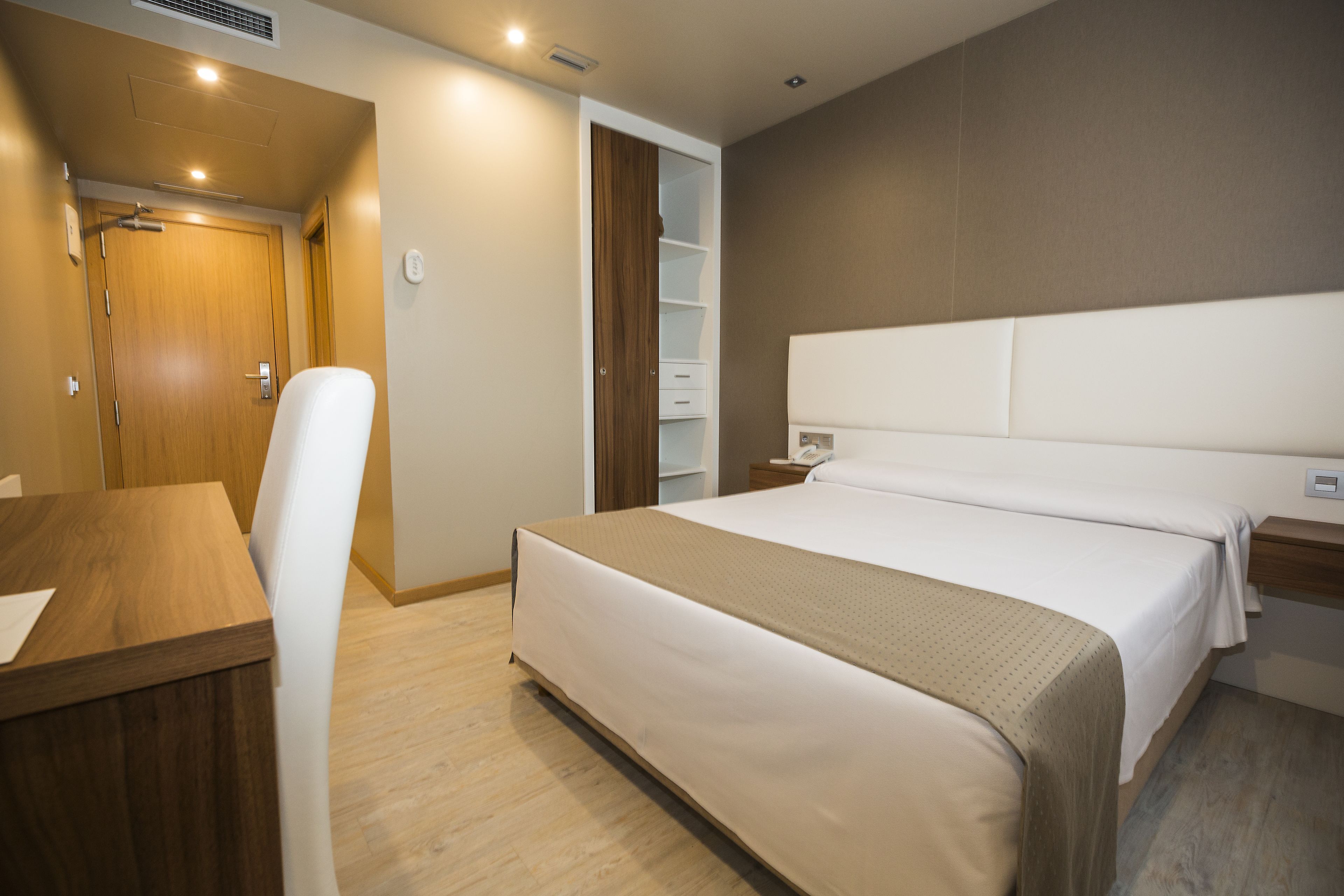 double room, 1 double bed | desk, blackout curtains, free wifi, bed sheets