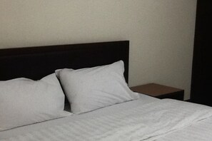 Desk, blackout curtains, free WiFi - Poomsiri Place (Buriram)