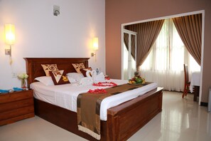 Superior Double or Twin Room | Desk, blackout drapes, soundproofing, rollaway beds