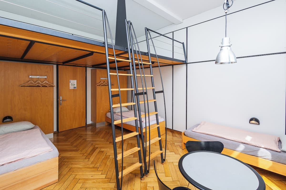 Közös hálóterem, közös fürdőszoba (1 bed in a 10-bed dorm)