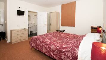 Apartment, 2 Bedrooms | 2 bedrooms, in-room safe, individually decorated, individually furnished