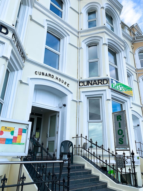 A building with the sign "Cunard House" and "Rios" on the facade.