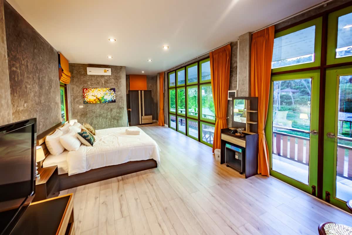 Superior Suite, 1 King Bed, Balcony, Mountain View | 1 bedroom, Egyptian cotton sheets, premium bedding