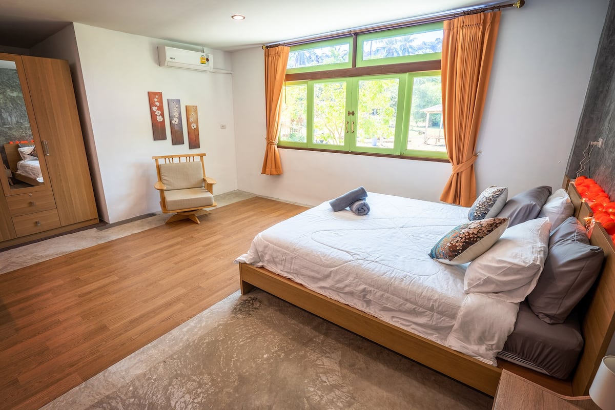 Deluxe Double Room, 1 King Bed, Mountain View | 1 bedroom, Egyptian cotton sheets, premium bedding