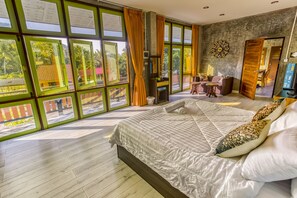 Suite superior, 1 cama de matrimonio grande, balcón, vistas a la montaña | Sábanas de algodón egipcio y ropa de cama de alta calidad