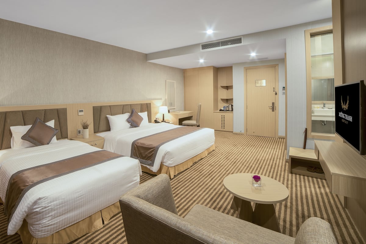 Ropa de cama de alta calidad, minibar, caja fuerte y escritorio