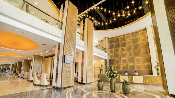 A spacious lobby with a reception desk, seating area, and a high ceiling with string lights. - Muong Thanh Luxury Vientiane (Vientiane)