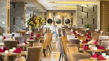 2 Restaurants; Frühstück, Mittagessen und Abendessen werden serviert