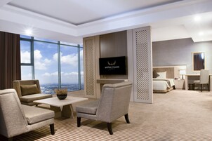 Premium bedding, minibar, in-room safe, desk