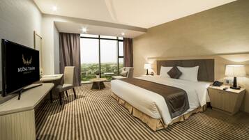 Deluxe Double Room, 1 King Bed, City View | Premium bedding, minibar, in-room safe, desk
