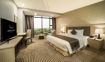 Deluxe Double Room, 1 King Bed, City View