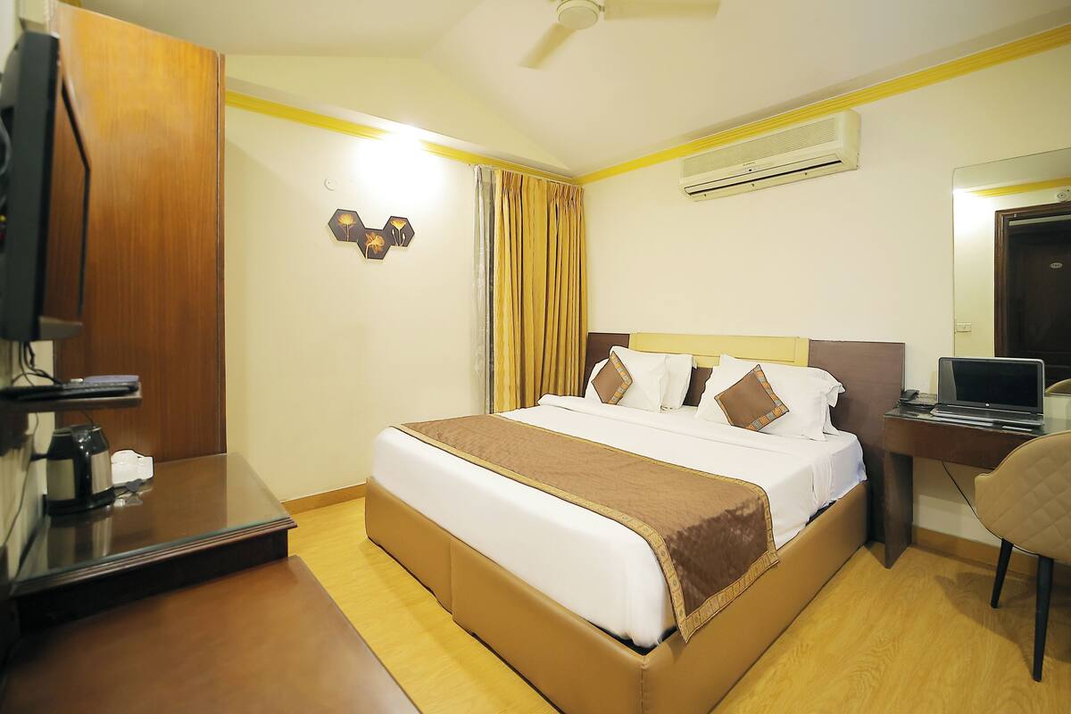 Deluxe Room, 1 Bedroom, Private Bathroom | Egyptian cotton sheets, premium bedding, down comforters