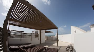 Ático de lujo, no fumadores, vistas al mar | Terraza o patio