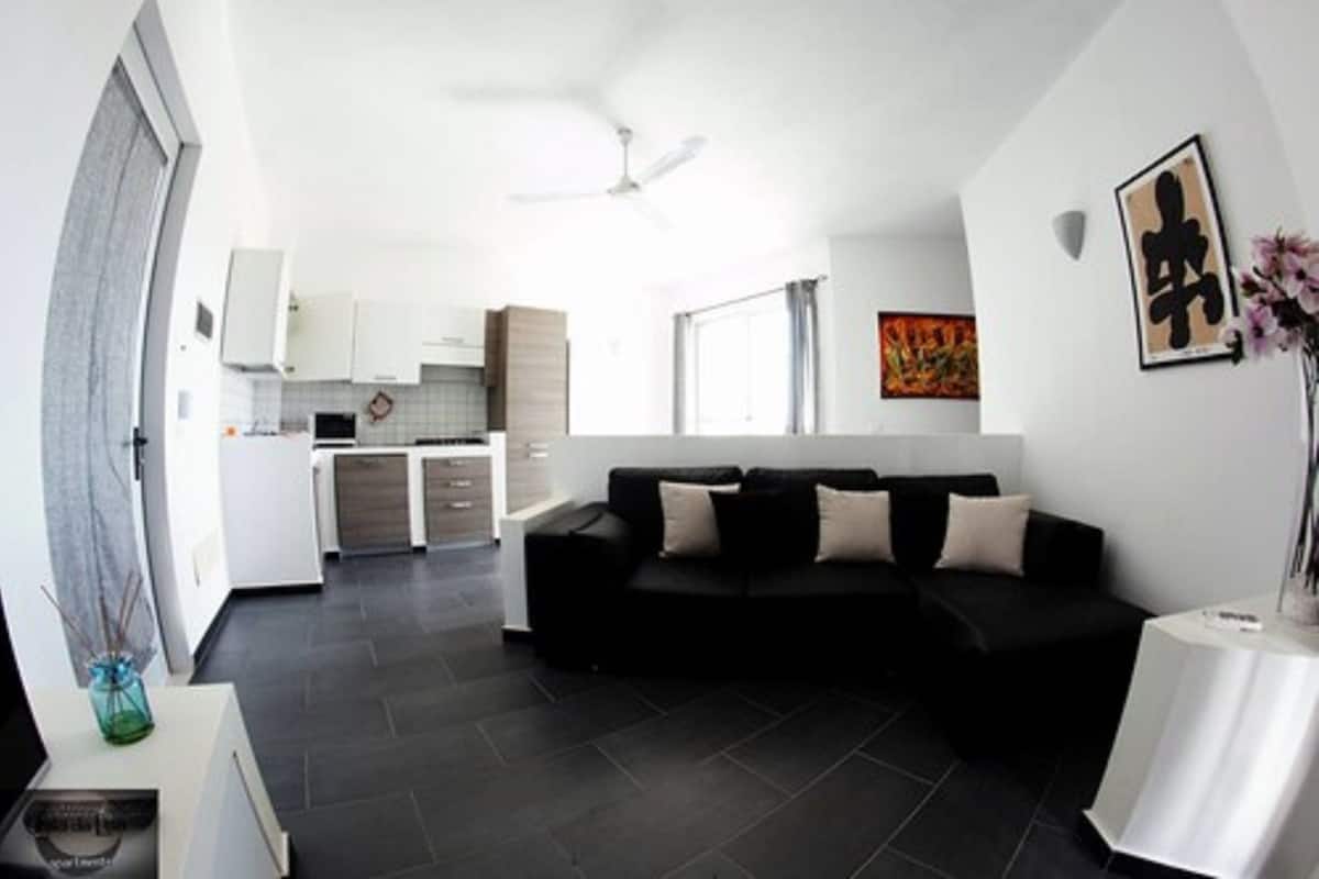 Suite, 1 Bedroom, Non Smoking, Partial Ocean View | Living area