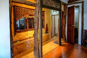 Family Room, Private Bathroom | Bathroom | Shower, free toiletries, towels