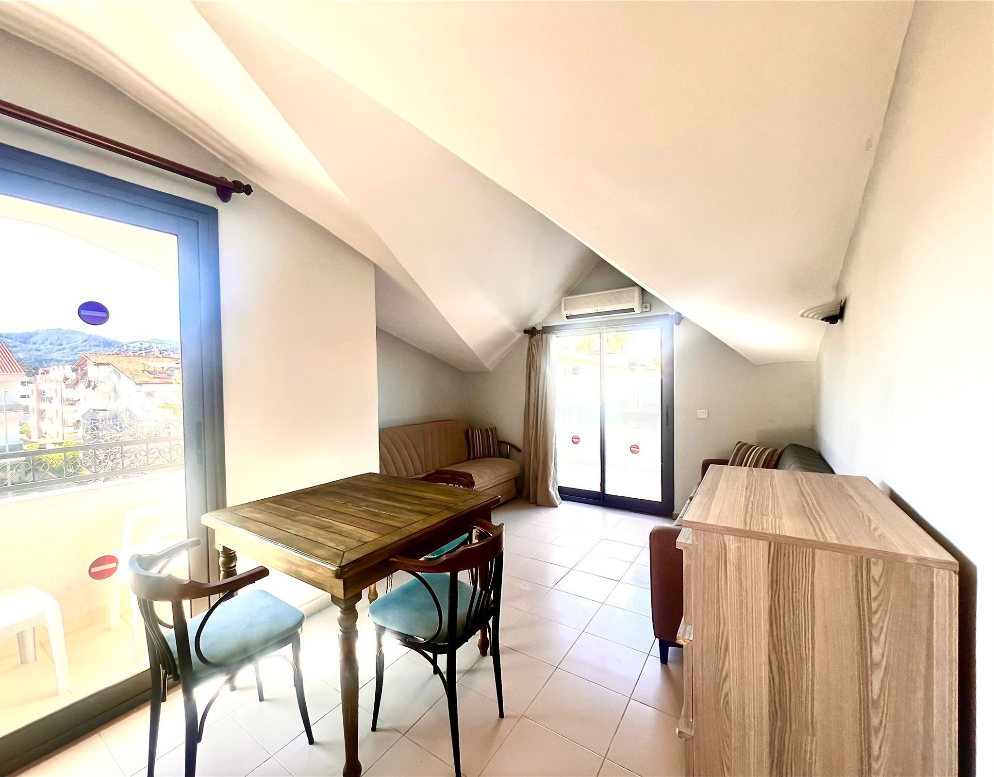 Economy Penthouse | Living area