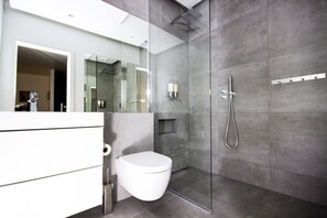 Apartamento, 3 quartos | Banheiro | Toalhas de banho 