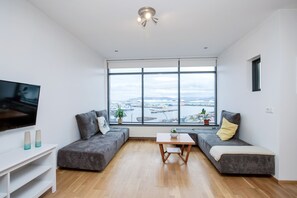 Apartment, 1 Bedroom, Sea View | Living area