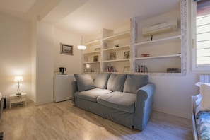 Frette Italian sheets, premium bedding, down comforters, blackout drapes - Cristina Rossi Bed and  Breakfast (Bologna)