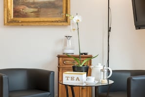 Comfort Double Room, 1 Katil Ratu (Queen), Ensuite | Kopi dan/atau pembancuh kopi