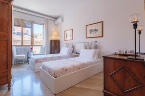 Chambre avec lits jumeaux (External Private Bathroom)