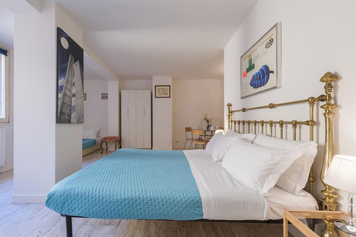Familie vierpersoonskamer, en-suite badkamer (Quadrupla) | Italiaanse Frette-lakens, luxe beddengoed, donsdekens