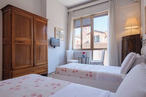 Twin kamer (External Private Bathroom) | Italiaanse Frette-lakens, luxe beddengoed, donsdekens