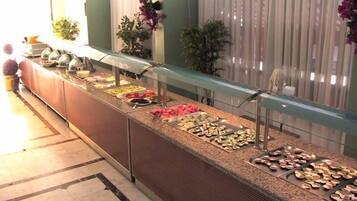 2 restaurants, breakfast, lunch, dinner served; international cuisine