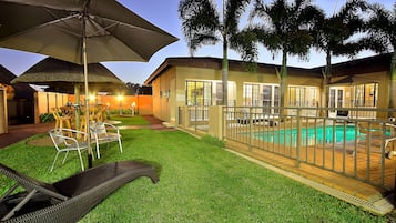 2 outdoor pools, sun loungers