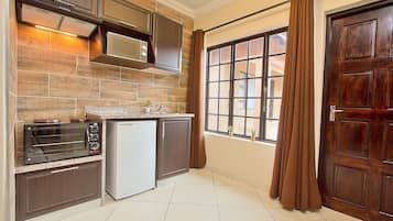 Luxury Self-Catering | Private kitchenette | Dining tables
