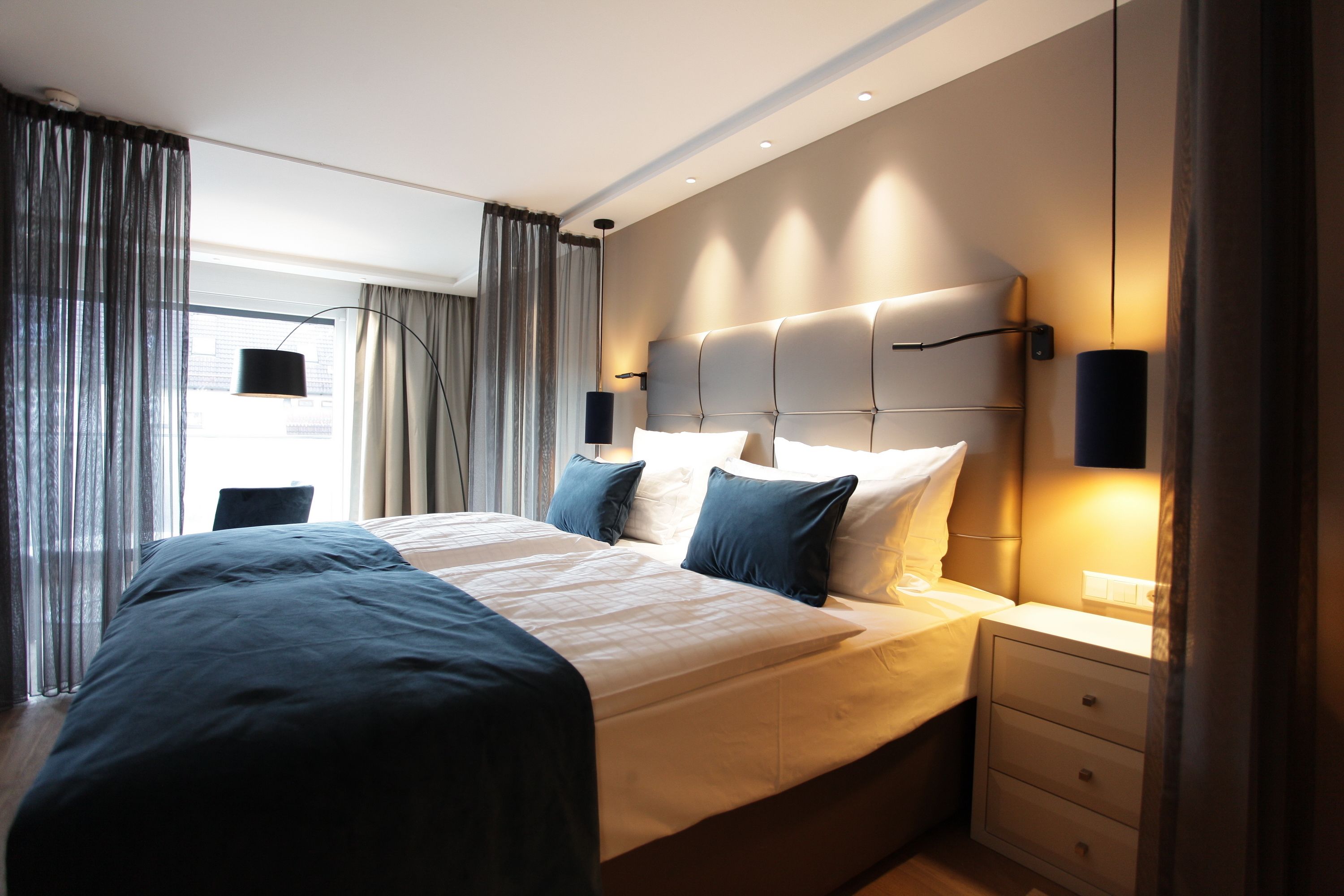 40-inch flat-screen tv with satellite channels, tv