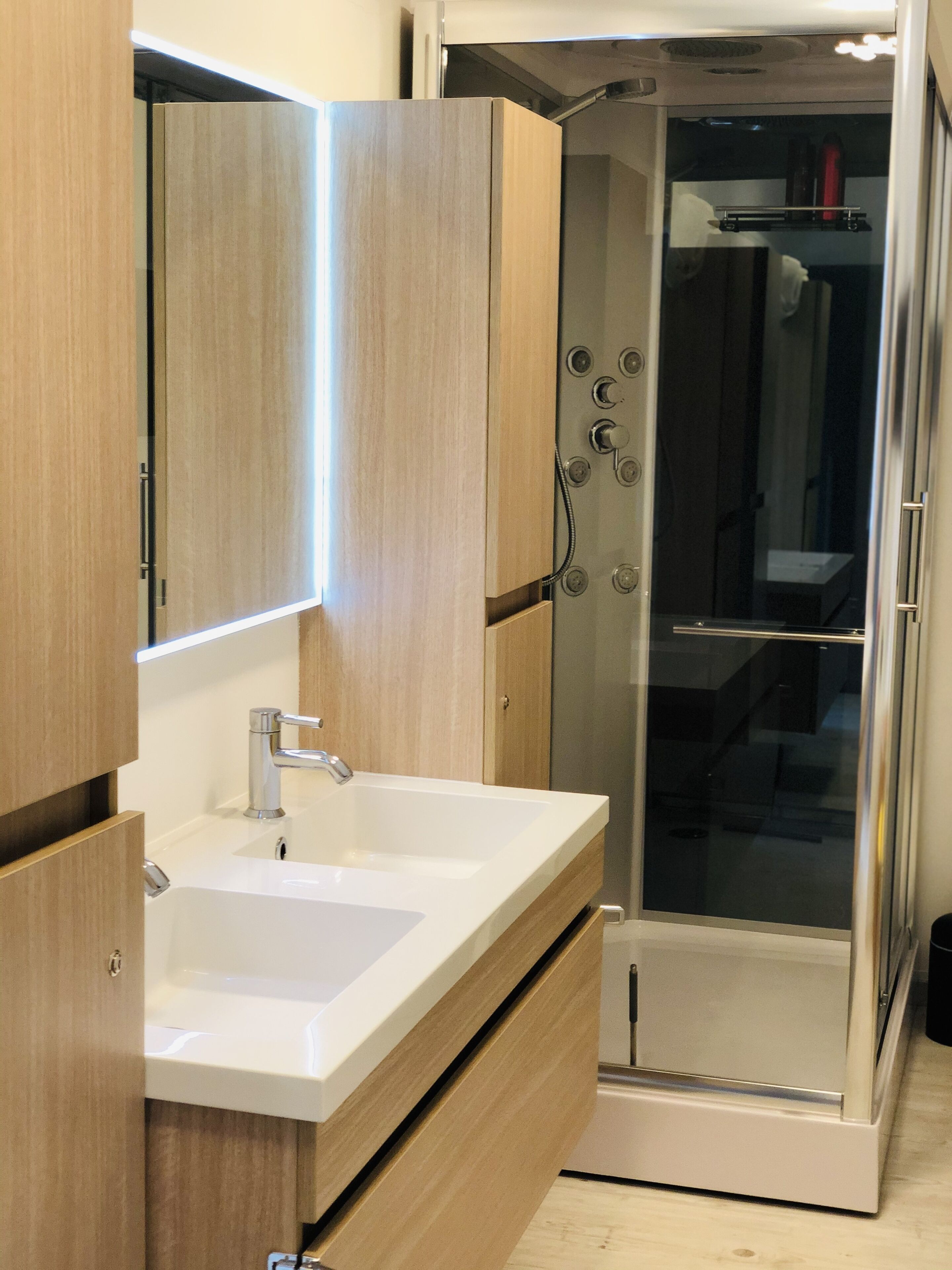 Superior Studio Suite, 1 Bedroom | Bathroom | Free toiletries, hair dryer, bathrobes, slippers
