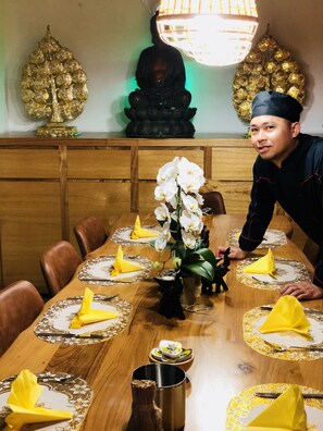 Lunch and dinner served, Thai cuisine