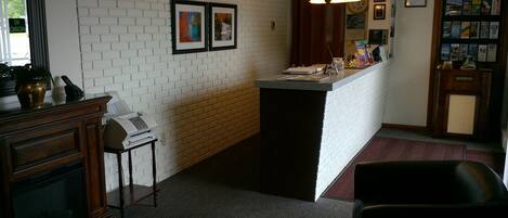 Mostrador para check-in y check-out